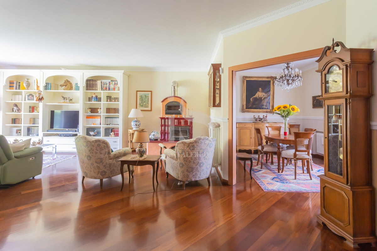 Villa con giardino in via cesare battisti, Agrate Brianza