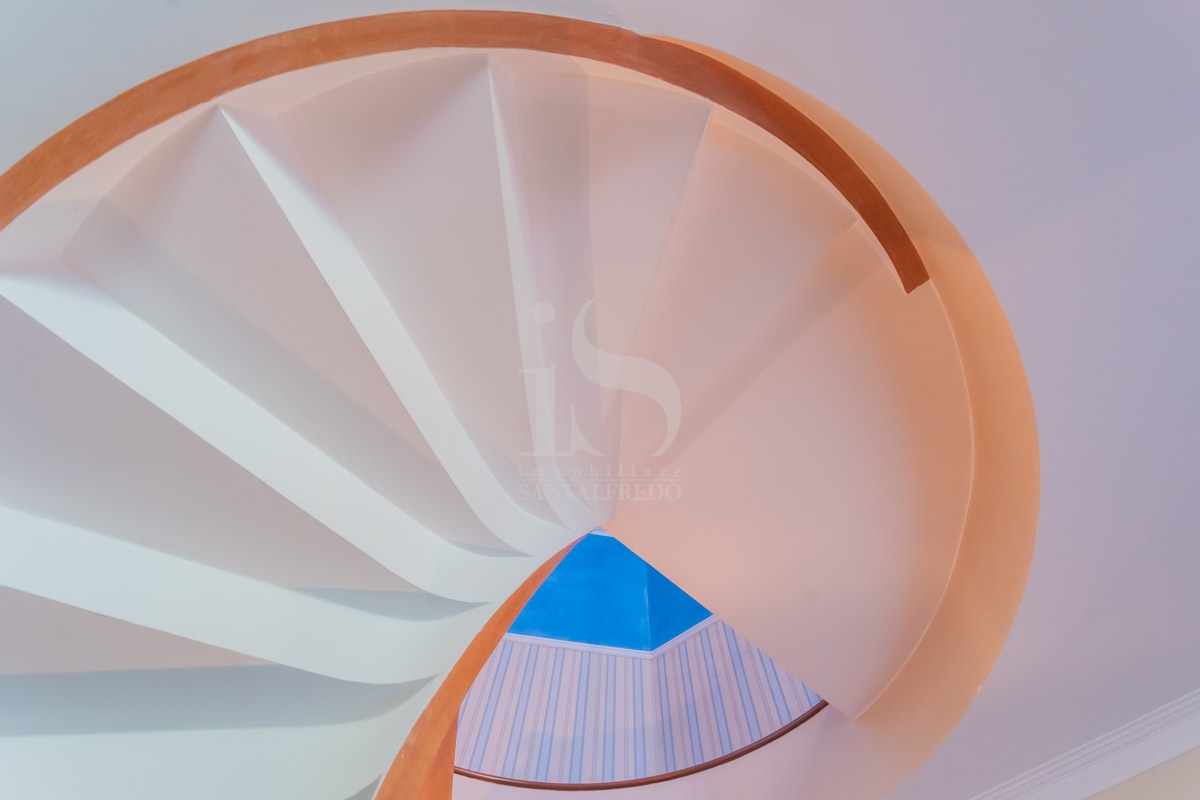 Villa con giardino in via cesare battisti, Agrate Brianza