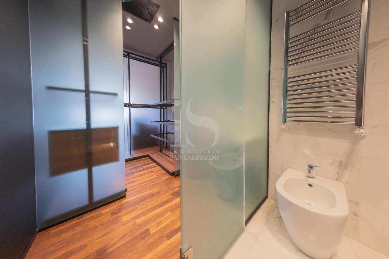 Bilocale arredato in affitto in via broletto, Milano