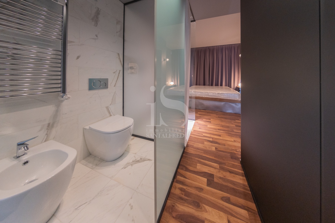 Bilocale arredato in affitto in via broletto, Milano