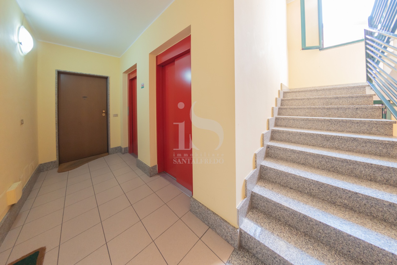 Trilocale con box in via de chirico, Monza