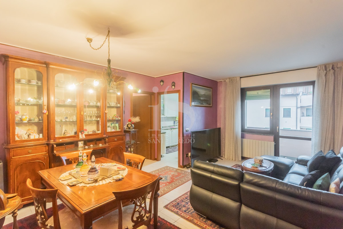 Trilocale con box in via de chirico, Monza