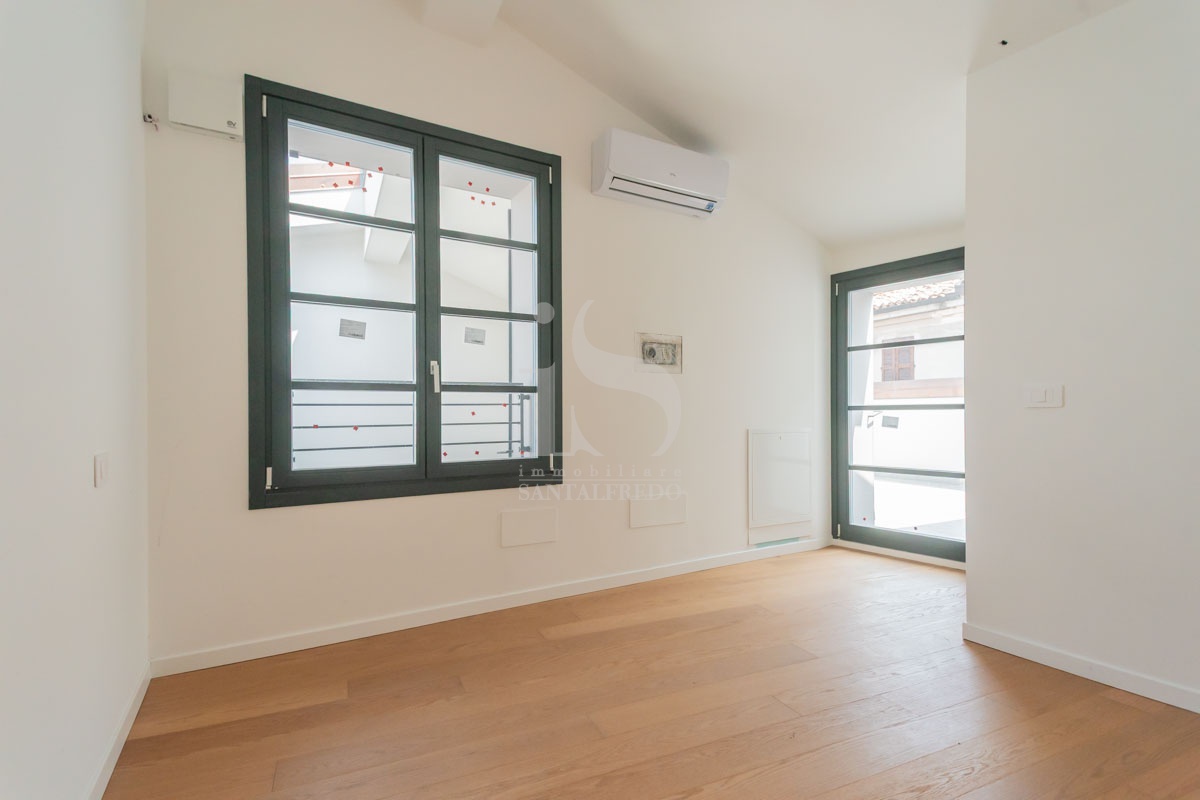 Quadrilocale con terrazzo in via vittorio emanuele, Vimercate