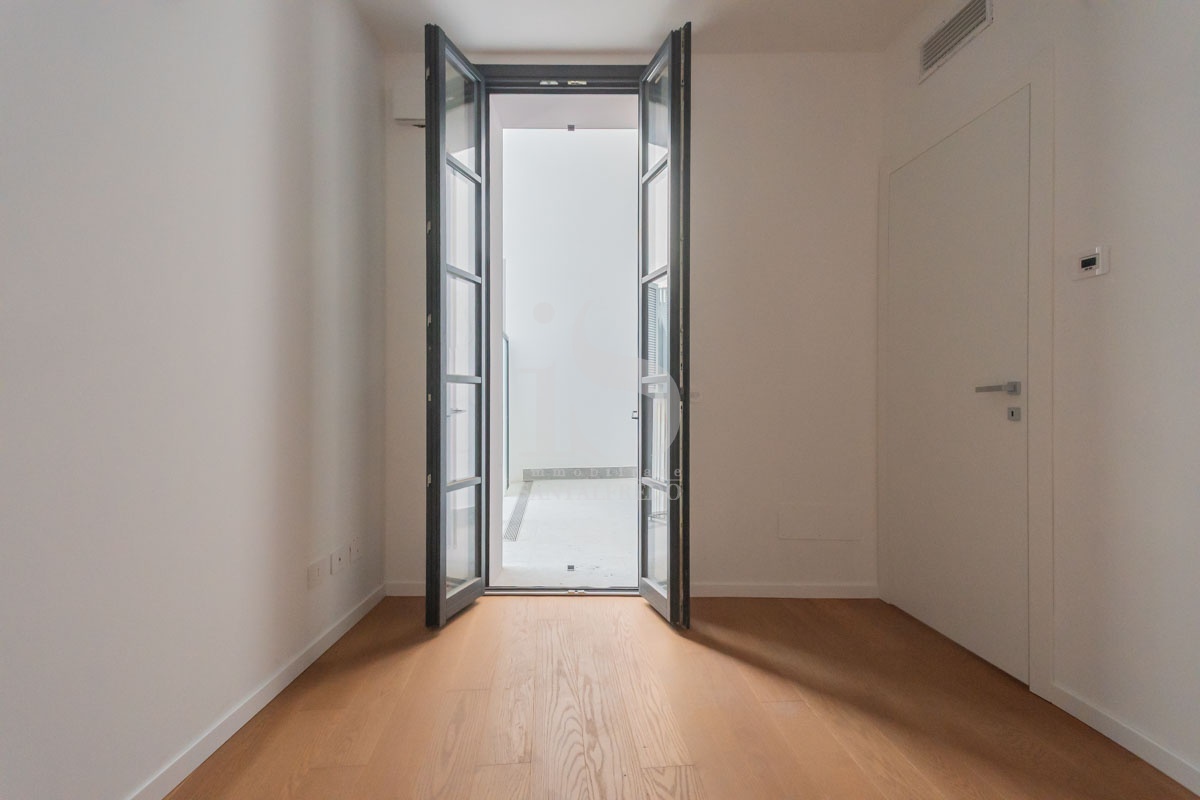 Quadrilocale con terrazzo in via vittorio emanuele, Vimercate