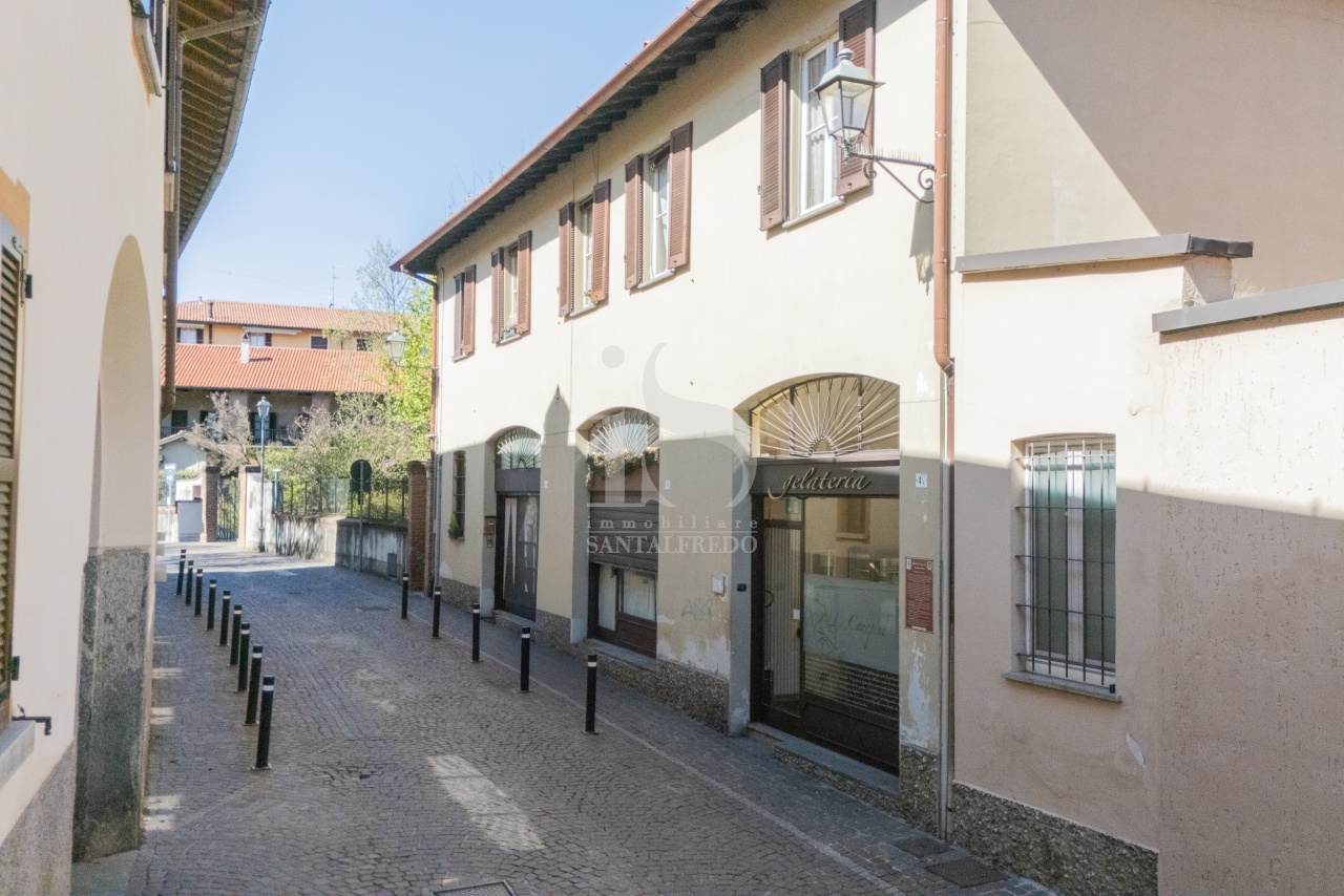 Attivit� commerciale in vendita in via borreomeo, Vimercate