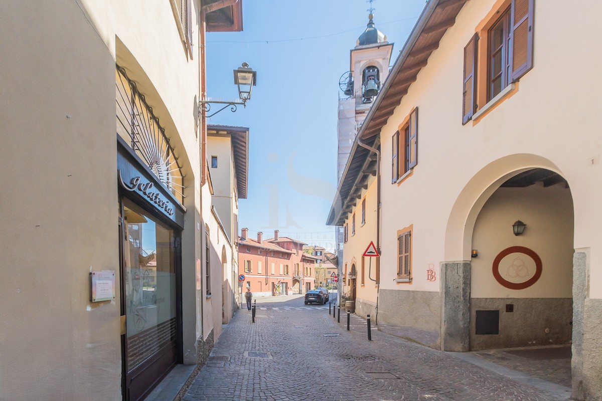 Attivit� commerciale in vendita in via borreomeo, Vimercate