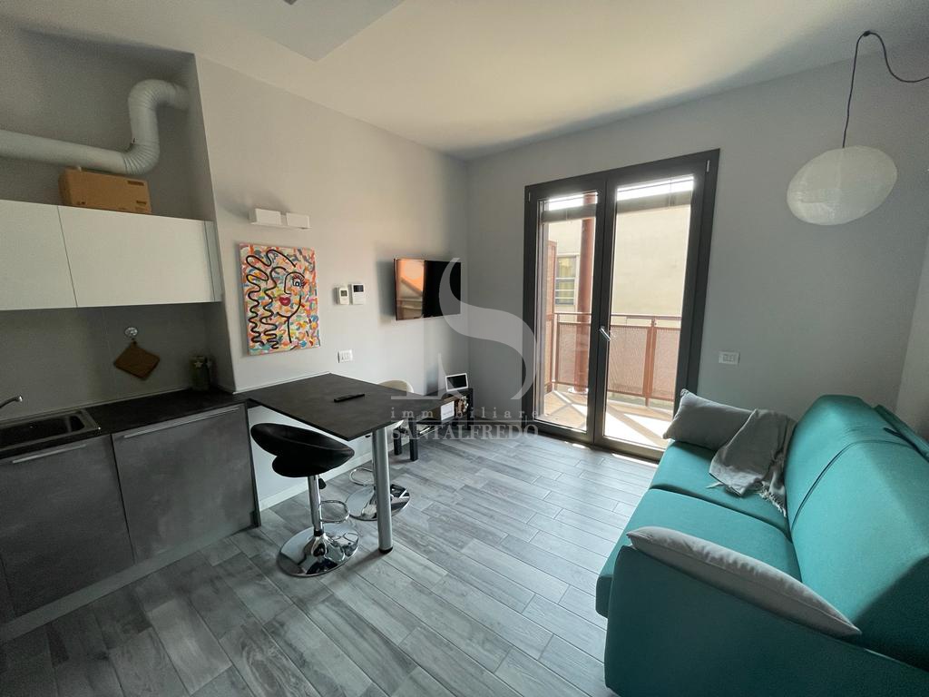 Bilocale arredato in affitto in via enrico cosenz, Milano