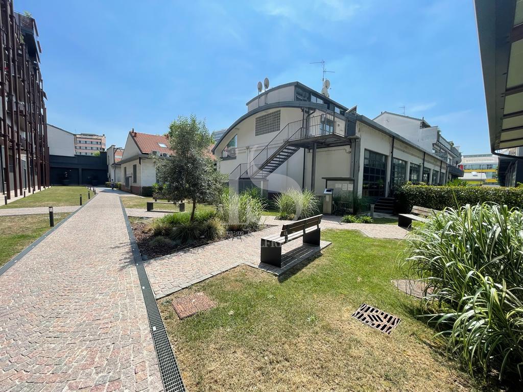 Bilocale arredato in affitto in via enrico cosenz, Milano