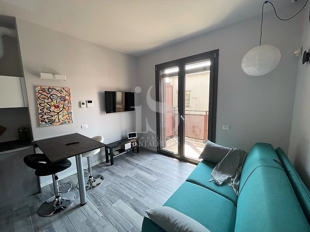 Bilocale arredato in affitto in via enrico cosenz, Milano