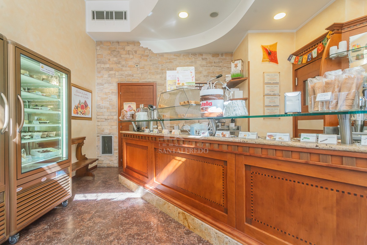 Attivit� commerciale in vendita in via borreomeo, Vimercate