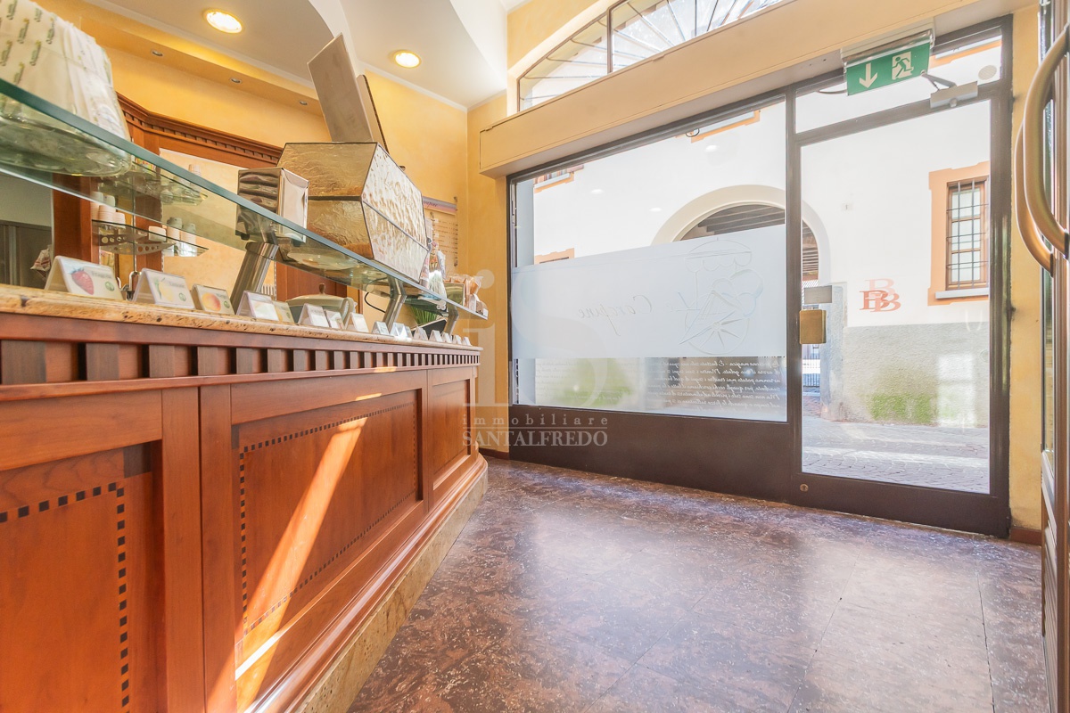 Attivit� commerciale in vendita in via borreomeo, Vimercate