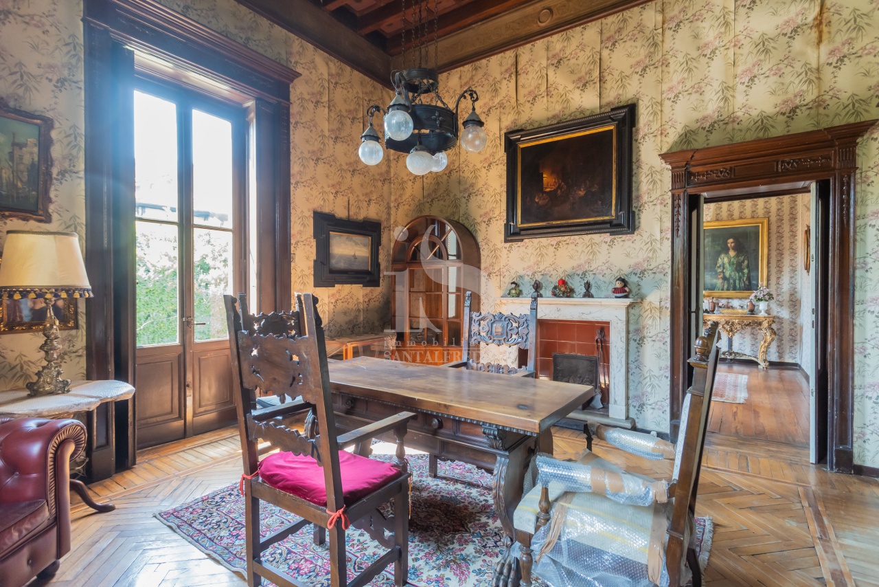 Villa con giardino in via mazzini, Vimercate
