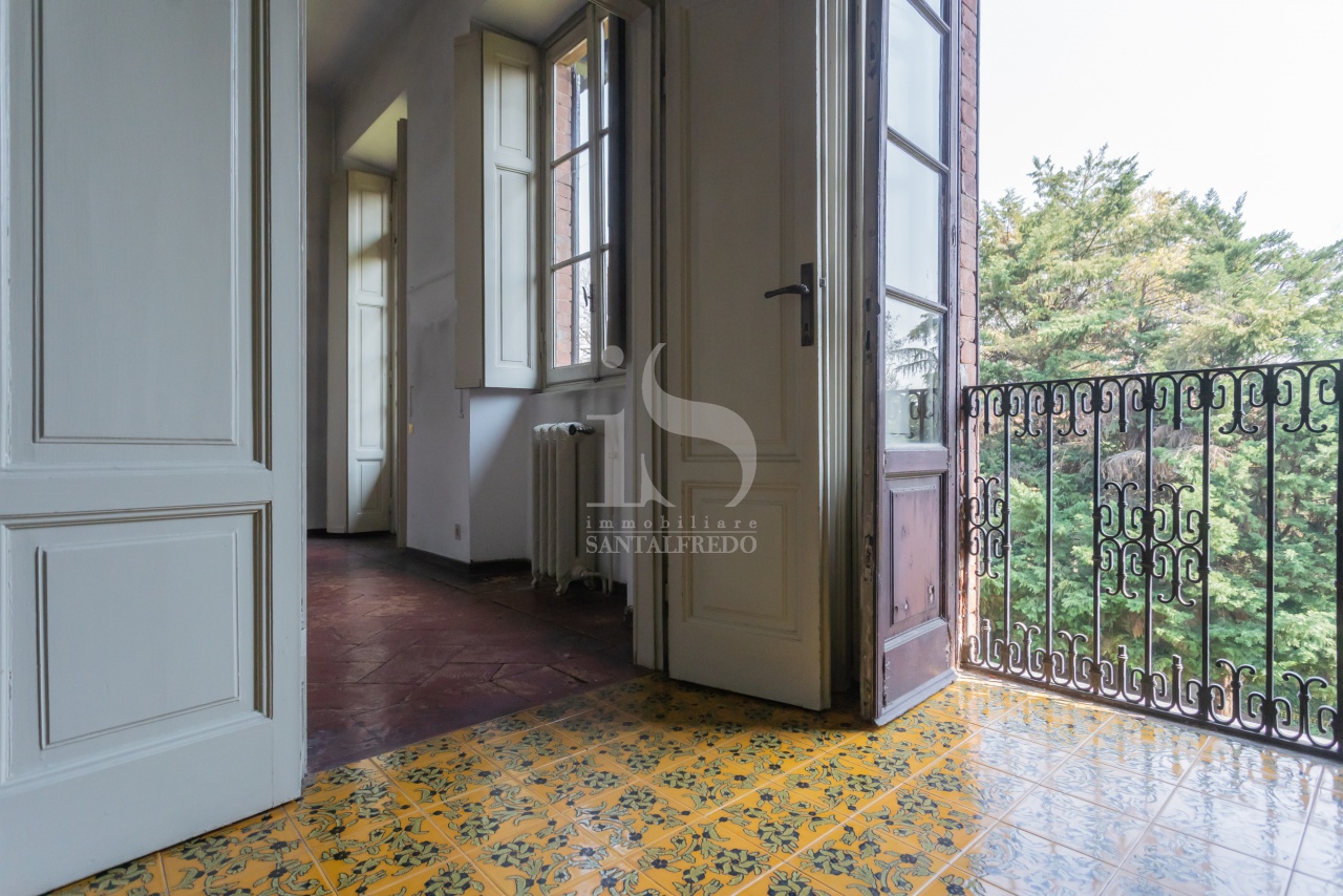 Villa con giardino in via mazzini, Vimercate