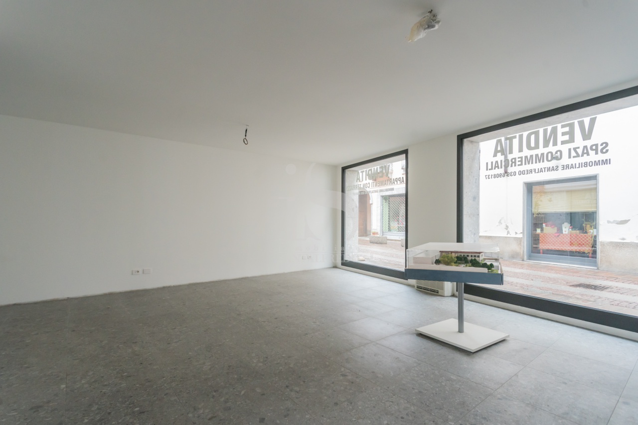 Negozio nuovo in via vittorio emanuele, Vimercate
