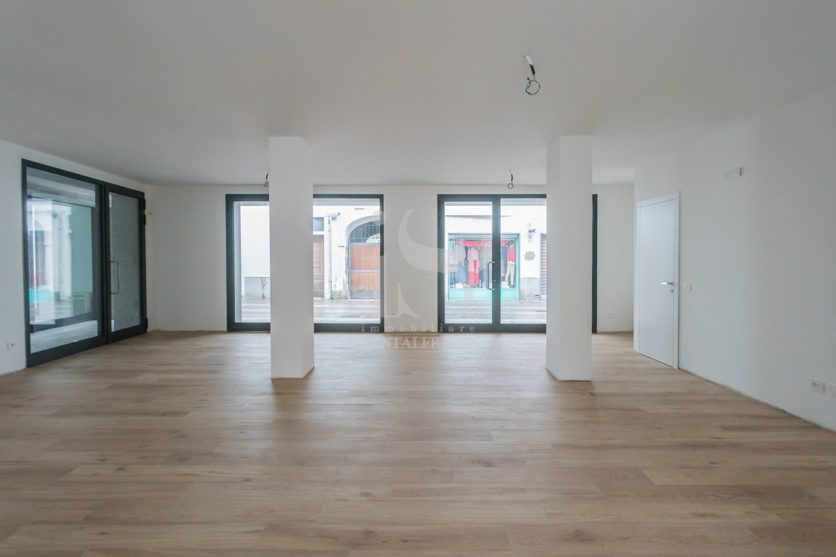Negozio nuovo in via vittorio emanuele, Vimercate