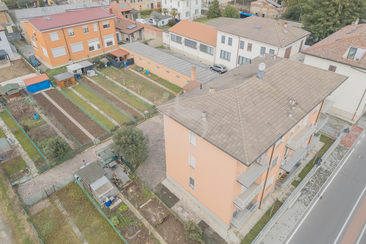Trilocale con giardino in via san luigi, Cornate d'Adda