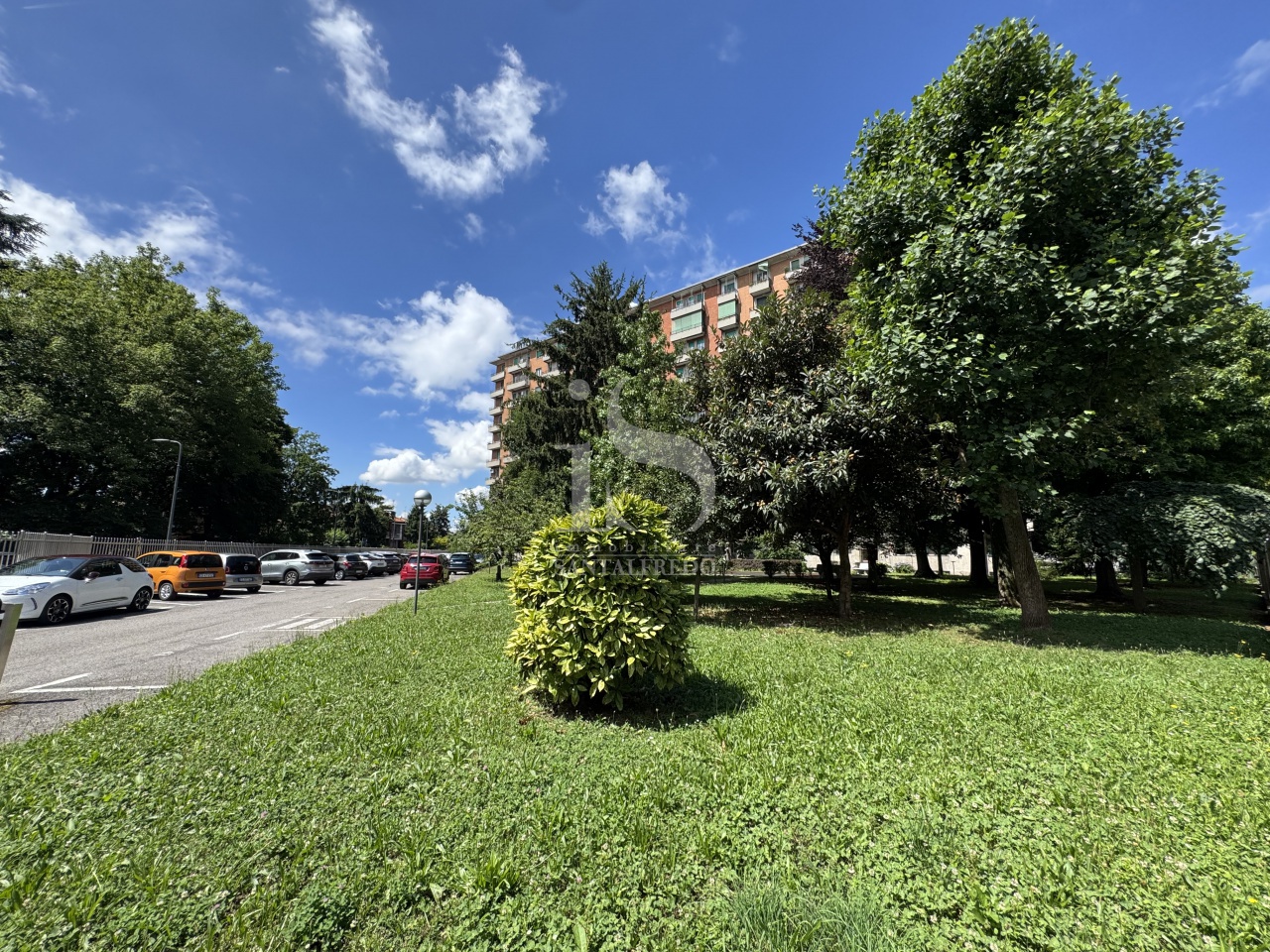 Trilocale arredato in affitto in via cimabue, Milano