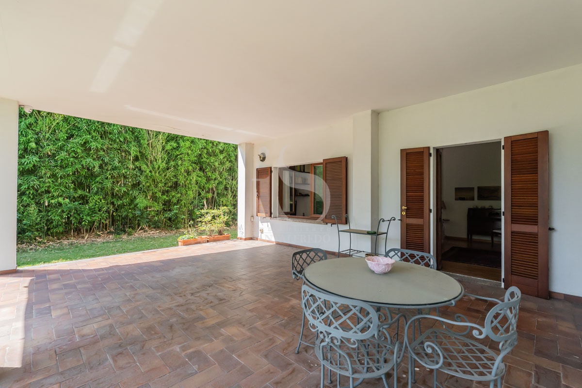 Villa con giardino in via silvio pellico, Agrate Brianza