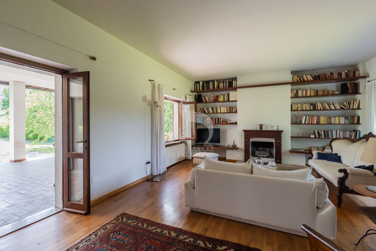 Villa con giardino in via silvio pellico, Agrate Brianza