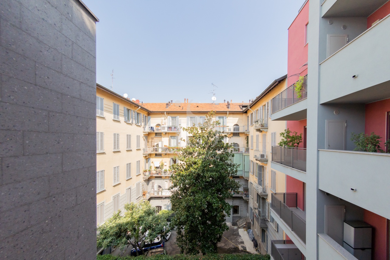 Trilocale con terrazzo in via giulio uberti, Milano