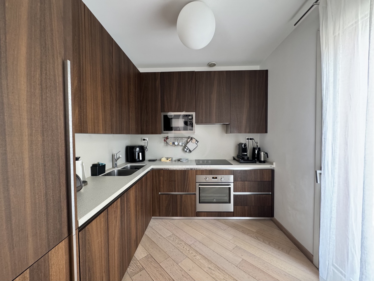 Trilocale con terrazzo in via giulio uberti, Milano