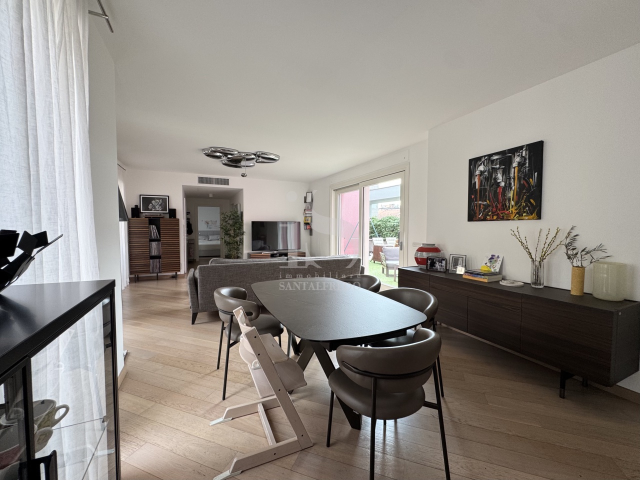 Trilocale con terrazzo in via giulio uberti, Milano