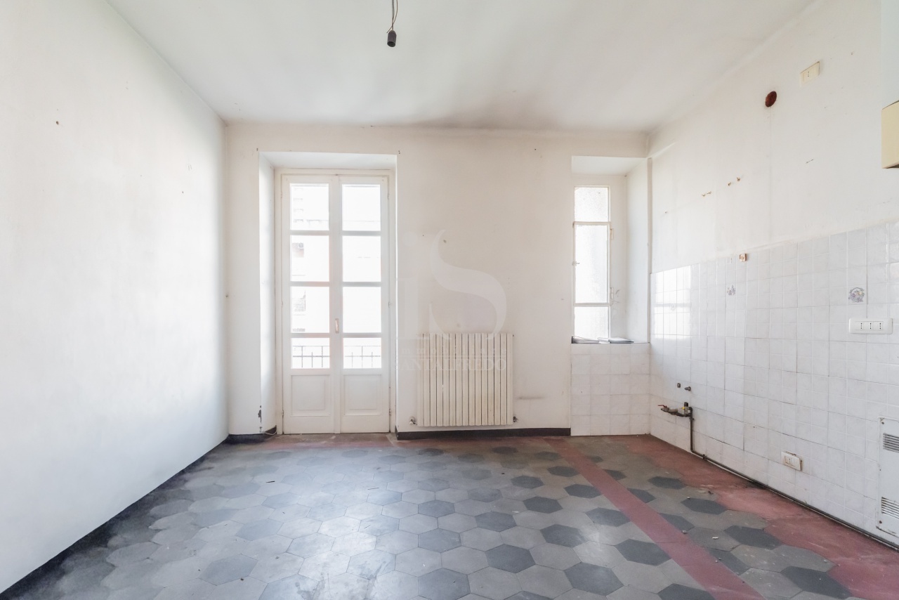 Bilocale da ristrutturare in via alfonso la marmora, Lecco