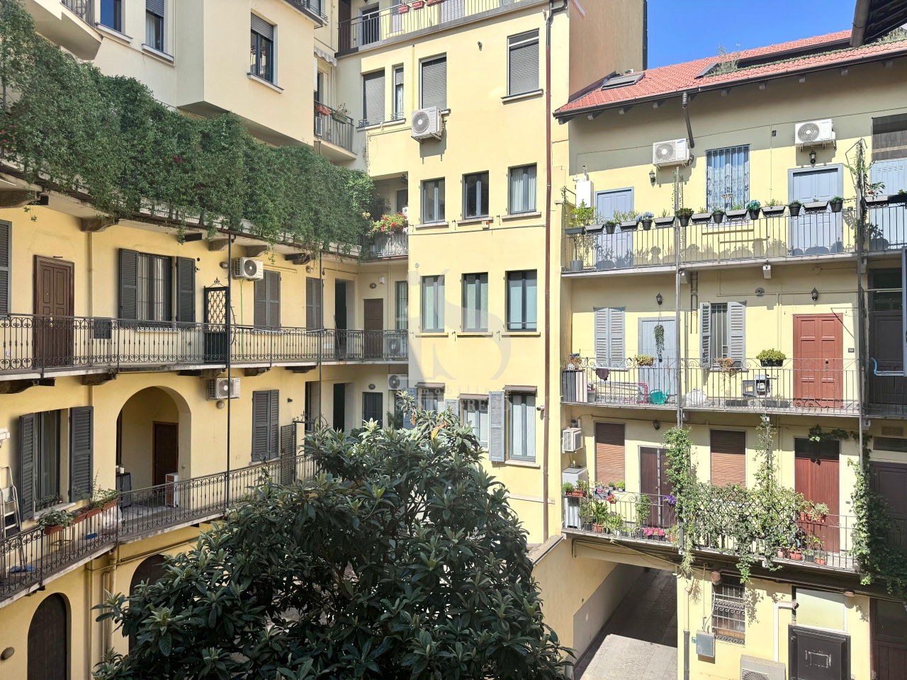 Bilocale arredato in affitto in via farini, Milano