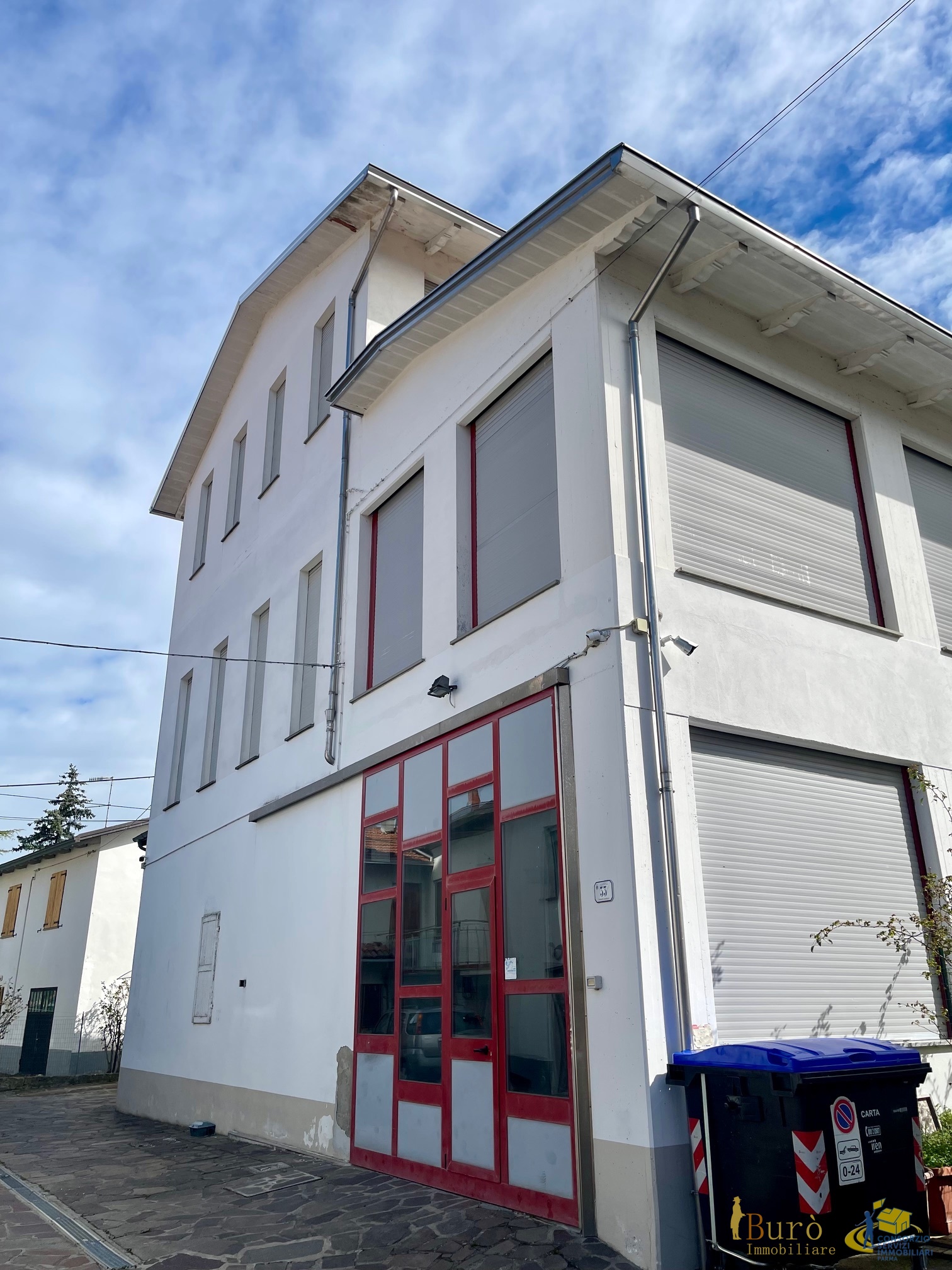 Capannone con terrazzo in strada del borgo reno 73, Tizzano Val Parma