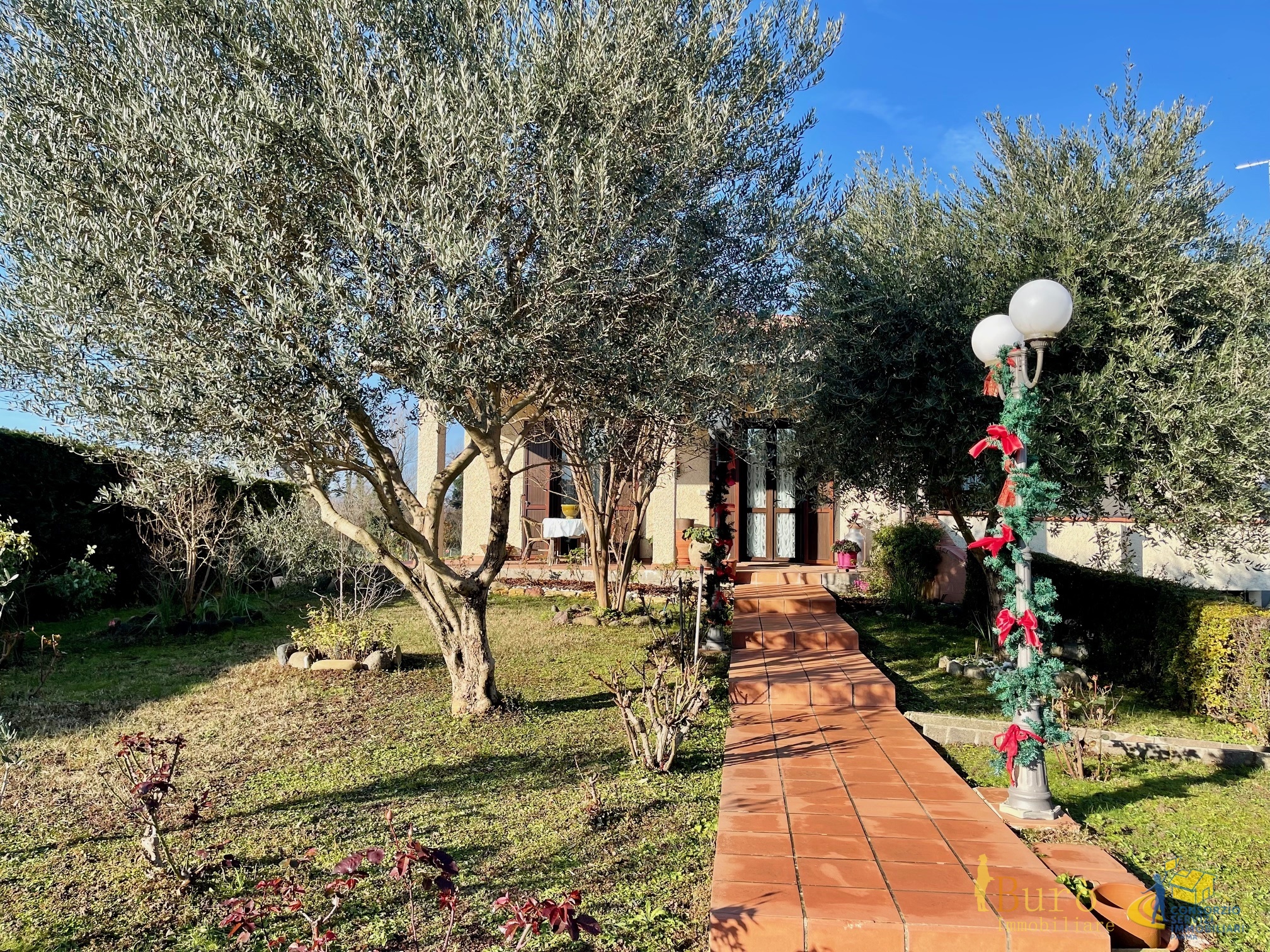 Villa con giardino in via aldo moro, Felino