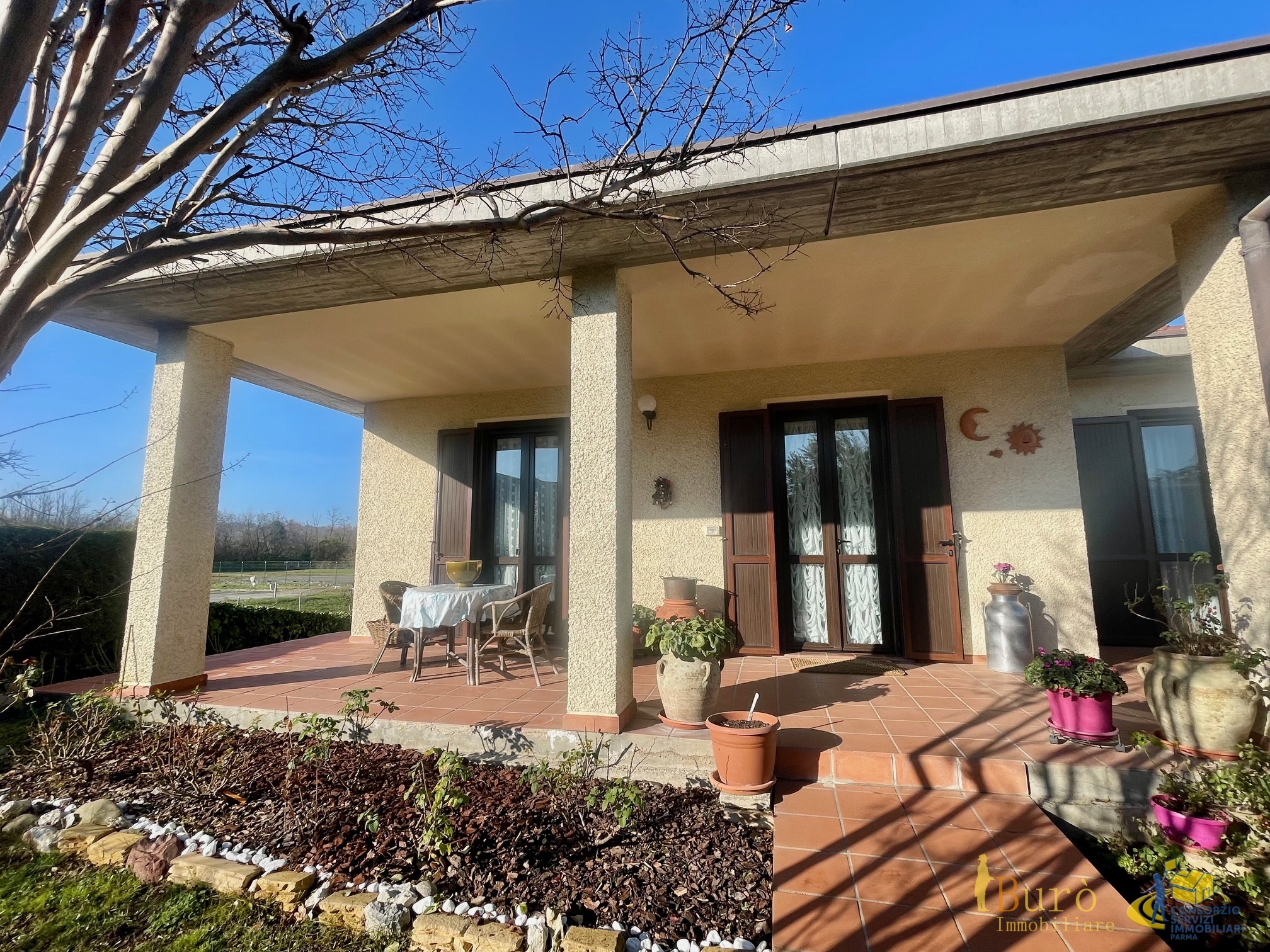 Villa con giardino in via aldo moro, Felino