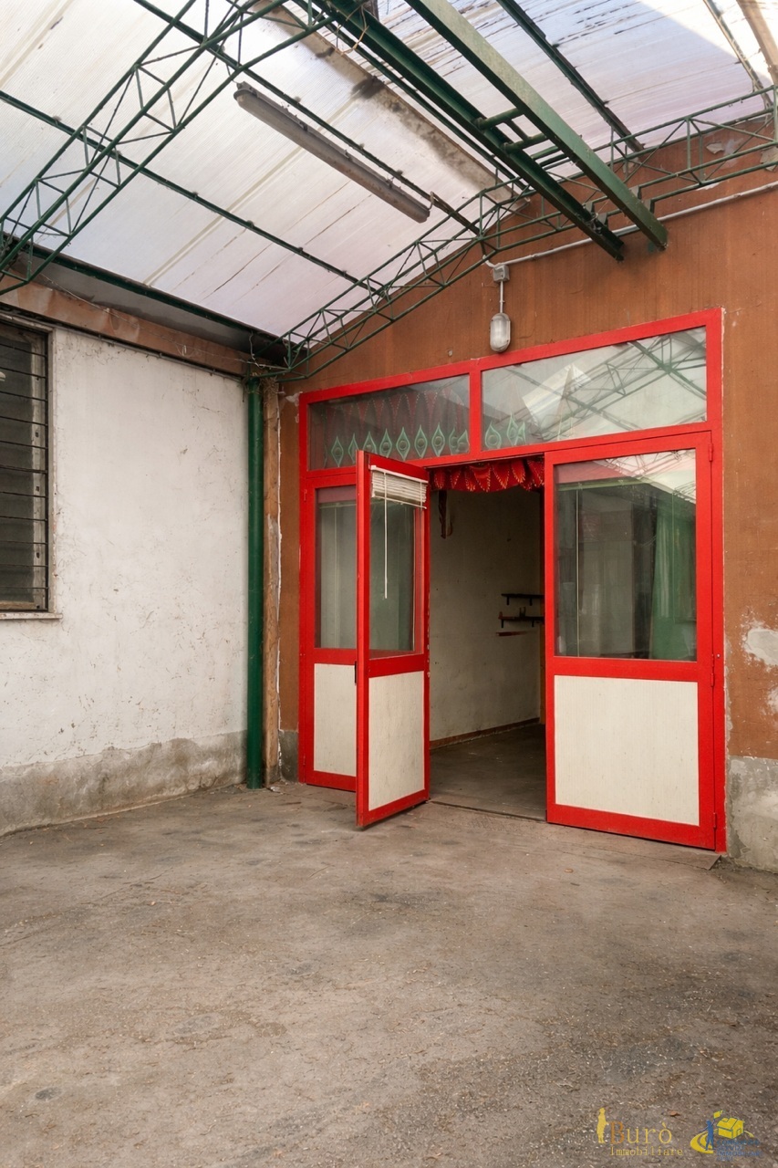 Capannone da ristrutturare in via francesco lasagna 23, Parma