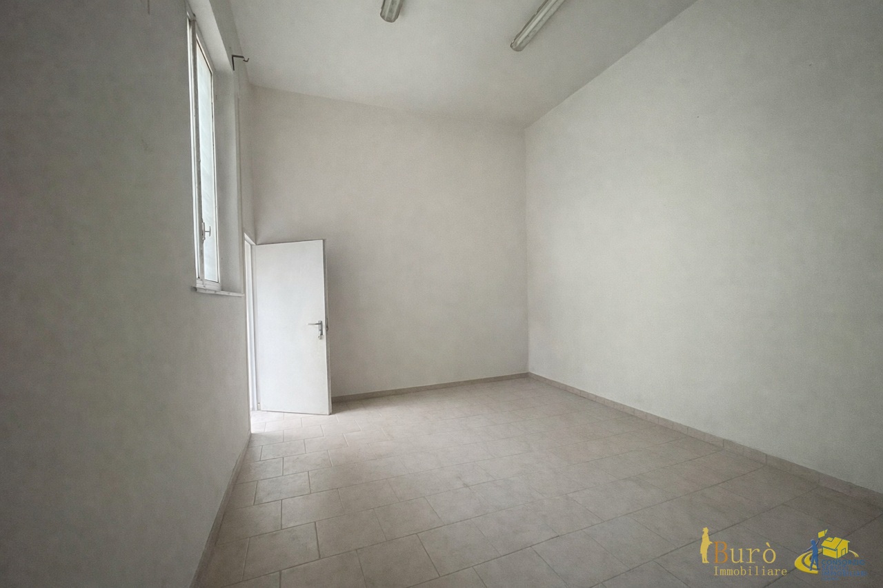 Capannone da ristrutturare in via francesco lasagna 23, Parma