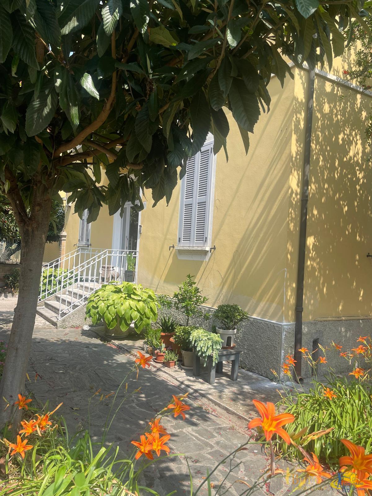 Casa indipendente con giardino in strada alessandria, Parma
