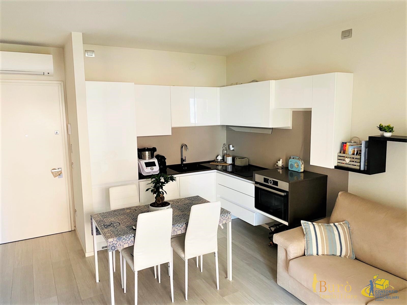 Bilocale con terrazzo in viale tanara, Parma