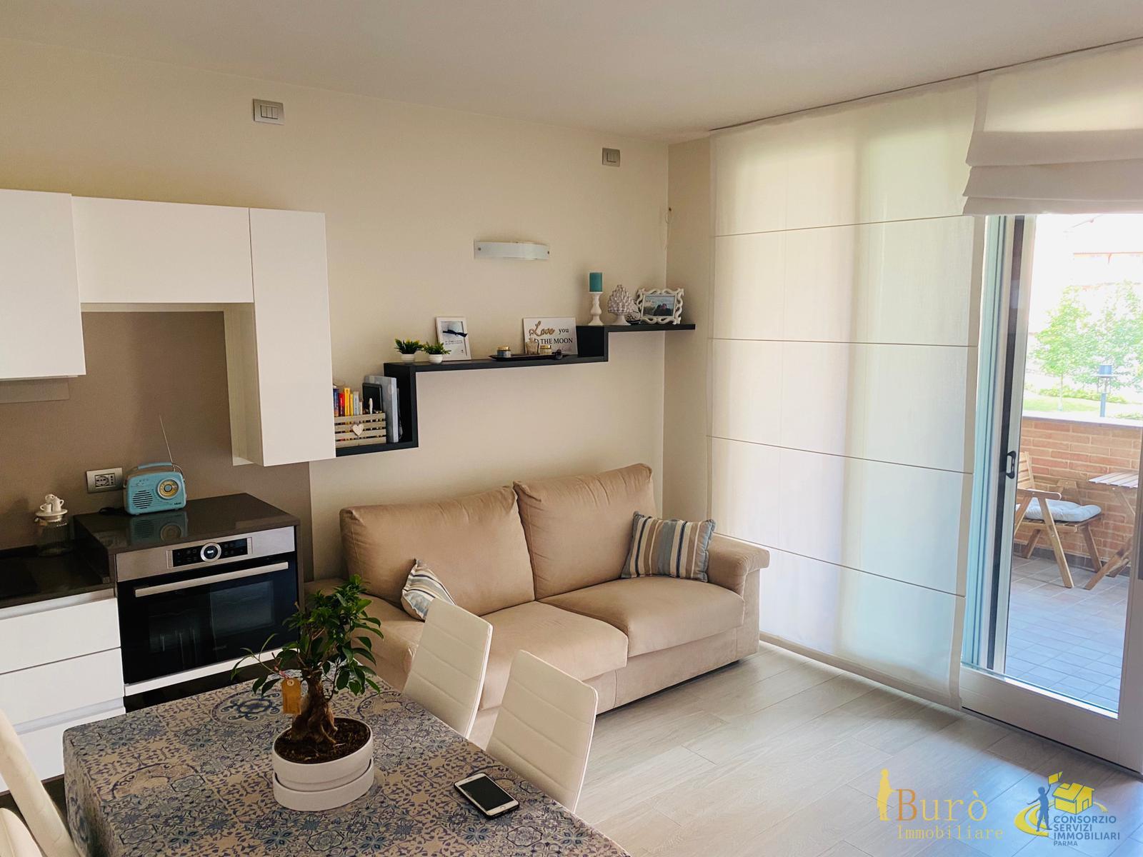 Bilocale con terrazzo in viale tanara, Parma