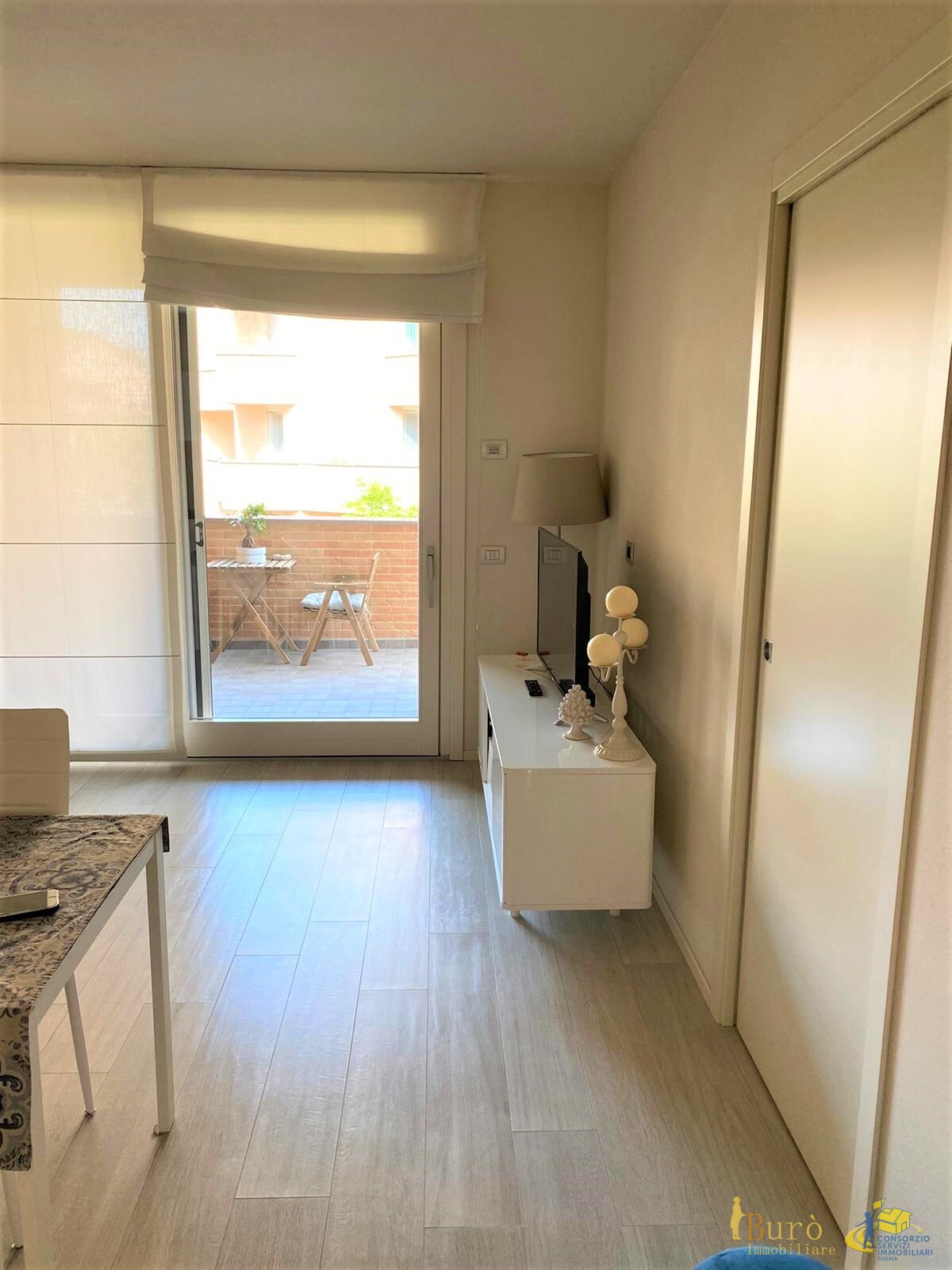 Bilocale con terrazzo in viale tanara, Parma