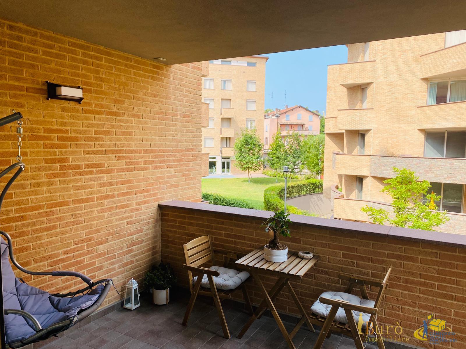 Bilocale con terrazzo in viale tanara, Parma