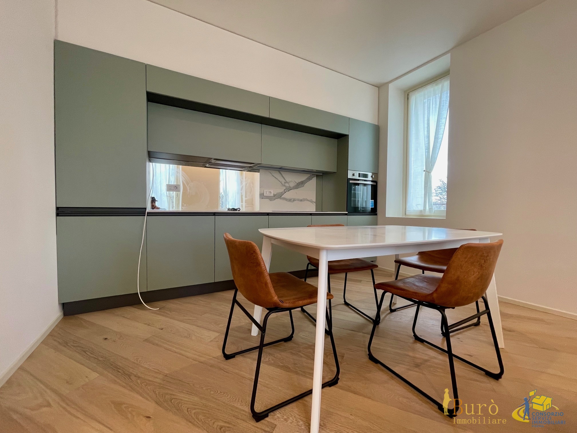 Trilocale con box in viale rustici, Parma