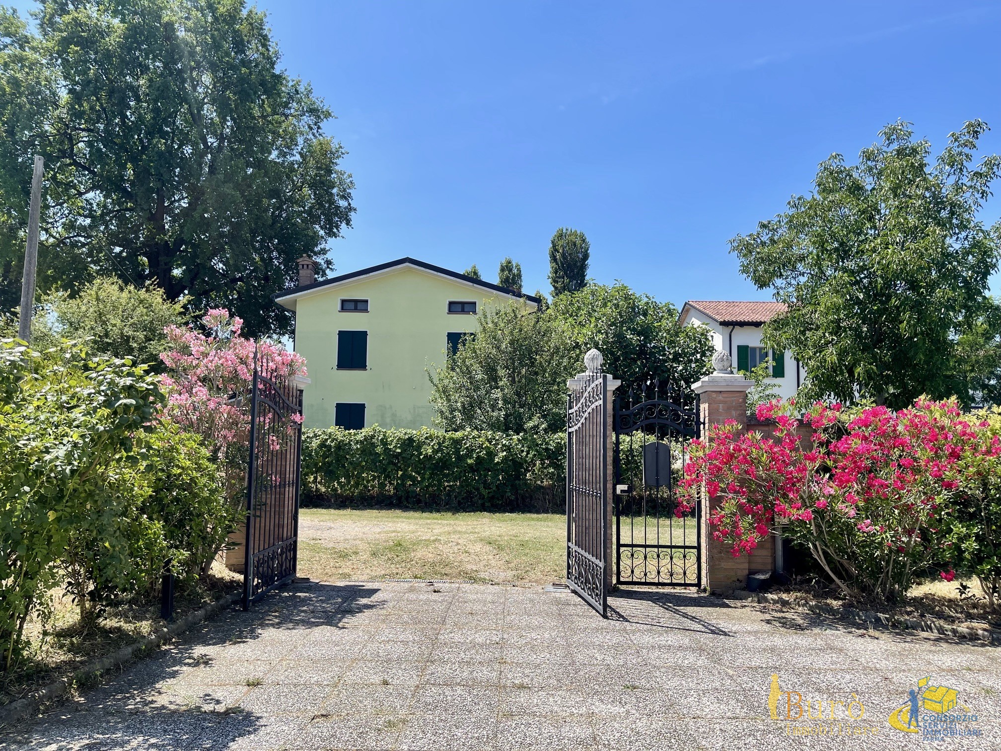 Villa con giardino in strada dani maest�, Parma
