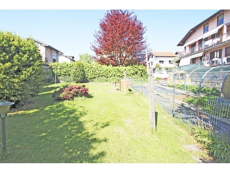 Trilocale con giardino a Vedano Olona