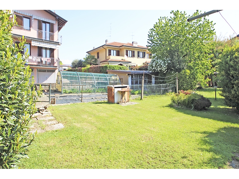 Trilocale con giardino a Vedano Olona
