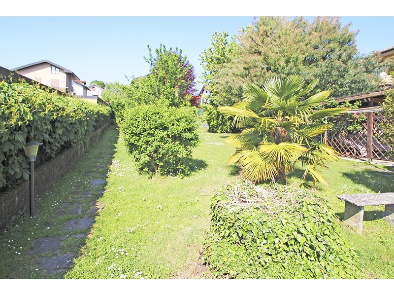 Trilocale con giardino a Vedano Olona