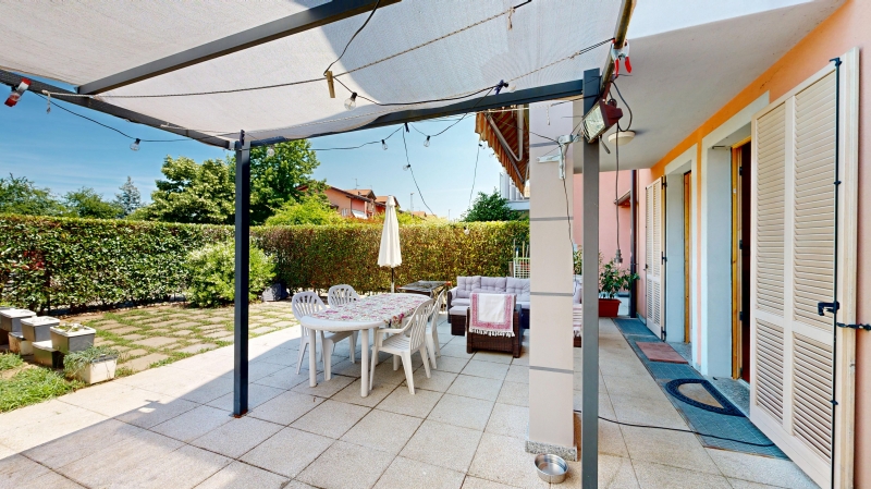 Villa con giardino a Vedano Olona