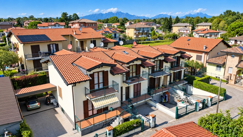 Villa con giardino a Caronno Varesino