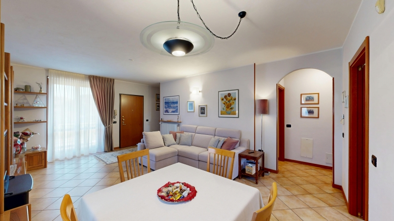 Villa con giardino a Caronno Varesino