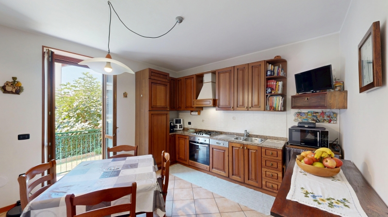 Villa con giardino a Caronno Varesino