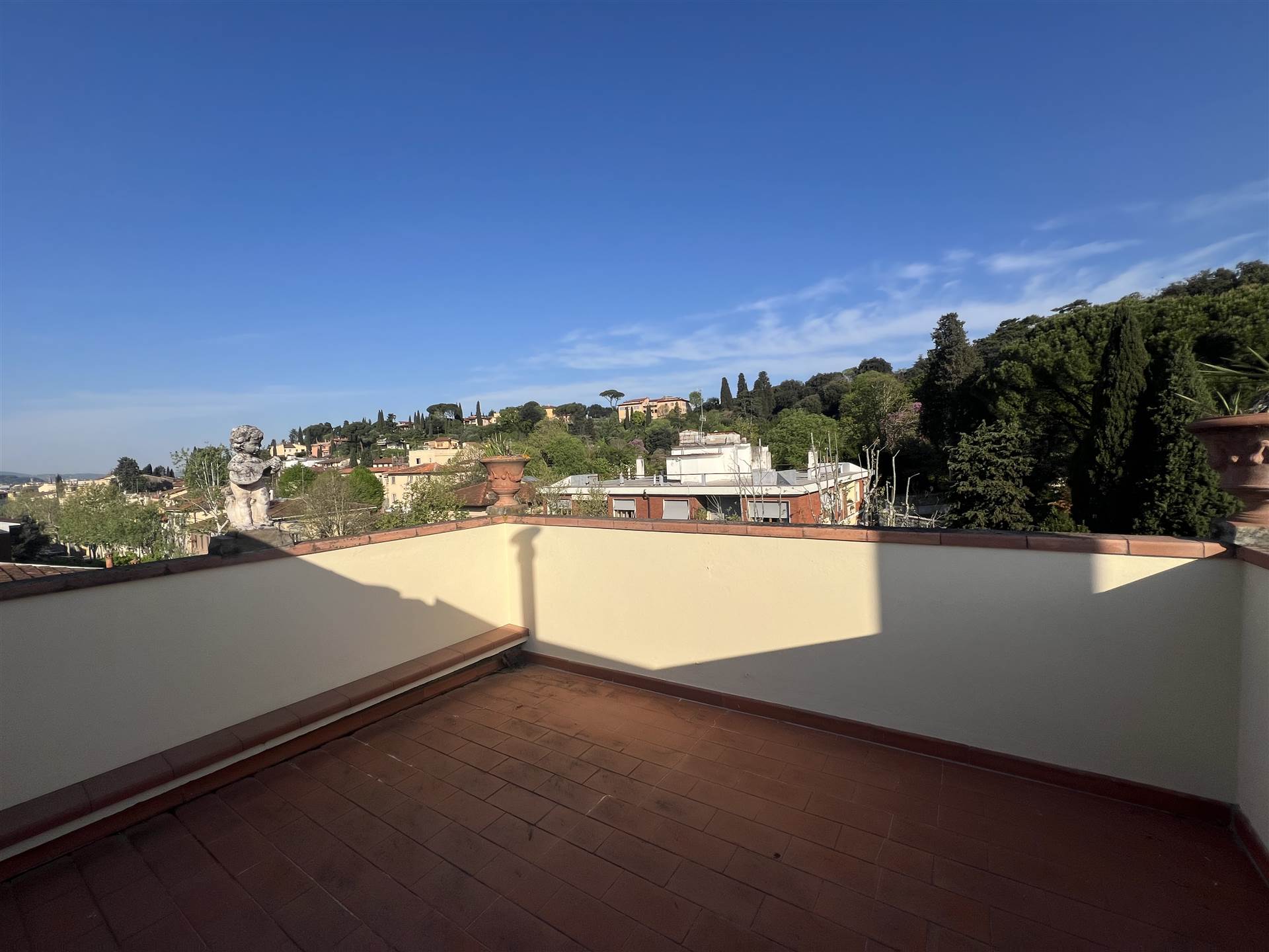 Attico con terrazzo in viale volta, Firenze