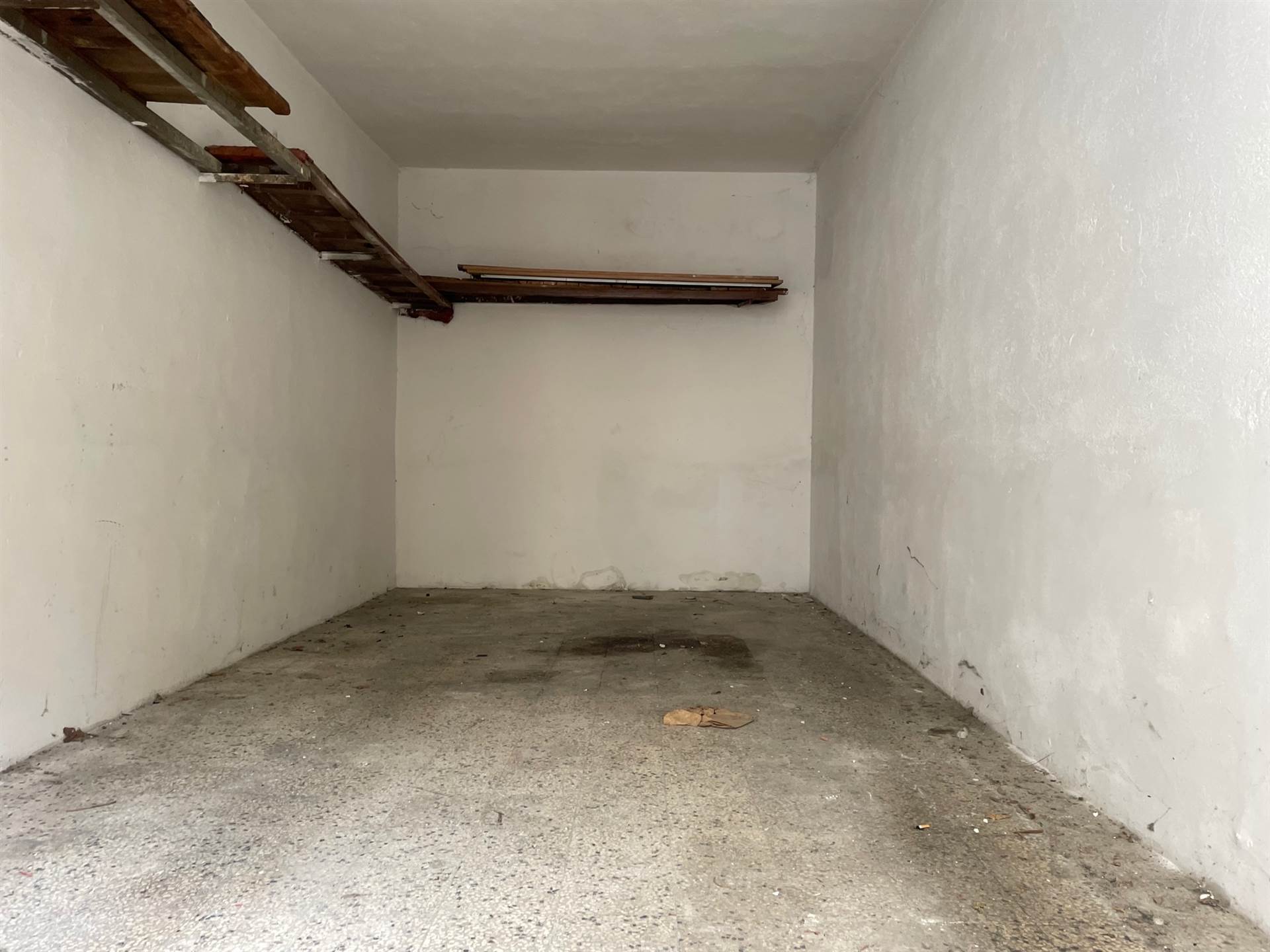 Attivit commerciale con box a Firenze