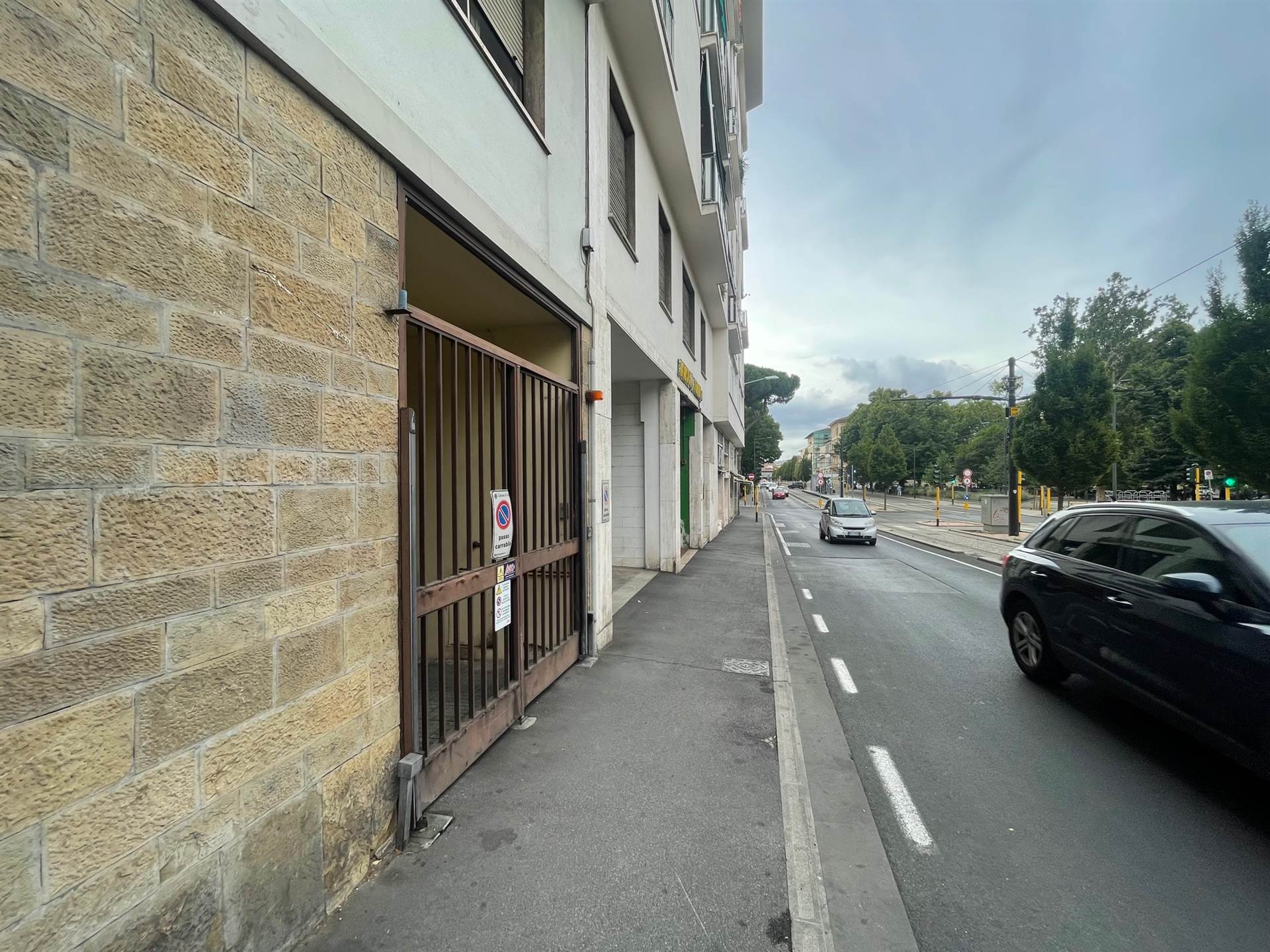 Attivit commerciale con box a Firenze